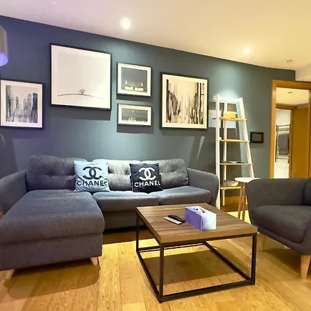 Luxury 3 Bedroom By Wild Apartment London