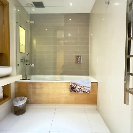 Luxury 3 Bedroom By Wild Apartment *