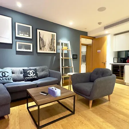 Luxury 3 Bedroom By Wild Apartment London