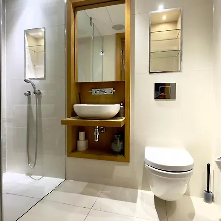 Luxury 3 Bedroom By Wild Apartment *