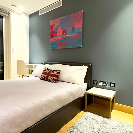 Luxury 3 Bedroom By Wild Apartment London