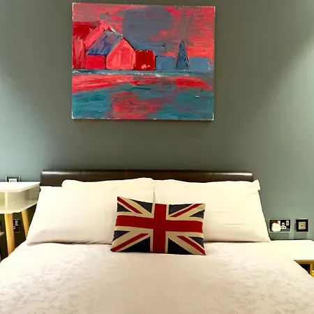 Apartment Luxury 3 Bedroom By Wild London