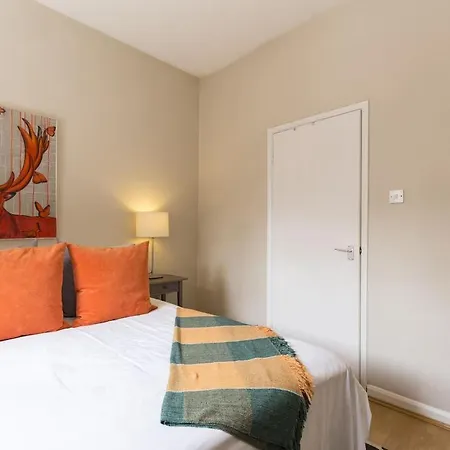 Apartment Trendy Spacious 1 Bedroom Flat