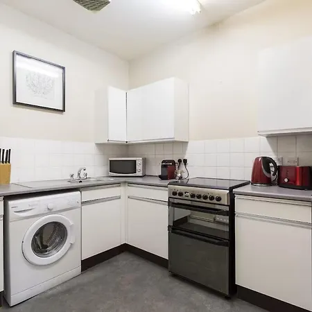 Apartment Trendy Spacious 1 Bedroom Flat
