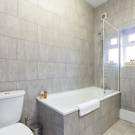 Trendy Spacious 1 Bedroom Flat * London