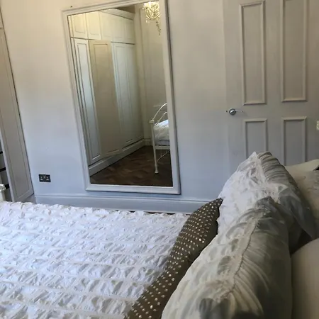 Luxury, One-bedroom Street Apartment *