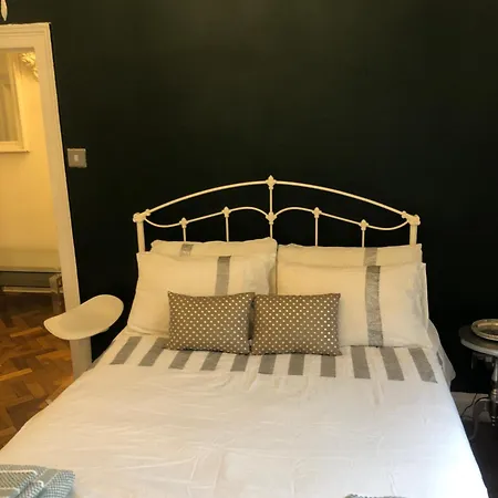 Luxury, One-bedroom Street Apartment *