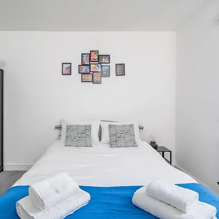 Harlesden, - Stylish Two-bedroom Apartment