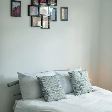Harlesden, - Stylish Two-bedroom Apartment London