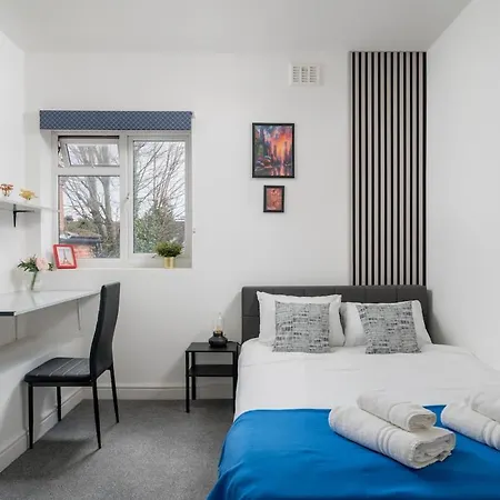 Harlesden, - Stylish Two-bedroom
