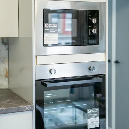 Harlesden, - Stylish Two-bedroom Apartment *
