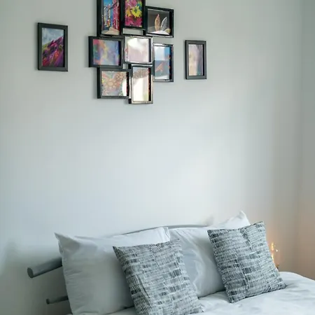 Harlesden, - Stylish Two-bedroom *