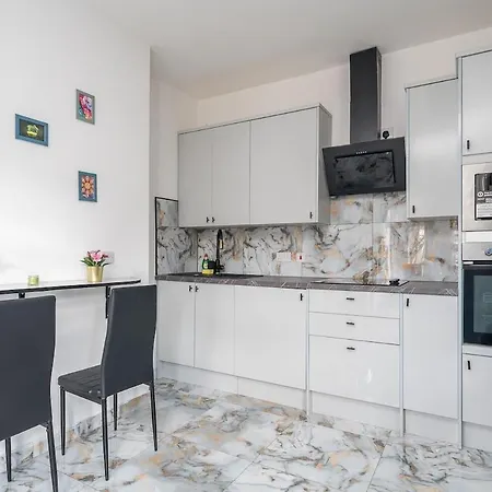 Harlesden, - Stylish Two-bedroom