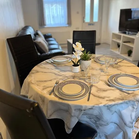 Charming 3b In East London - Cozy & * Belvedere