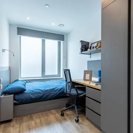 Apartment Students Only Stylish In Great Court Near London