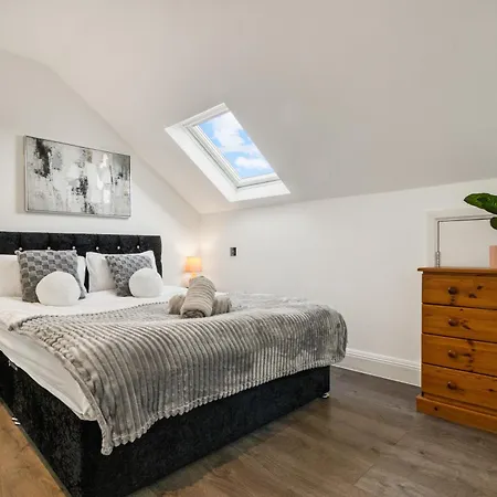 Bright & Glamorous 1br 1ba Private Balcony