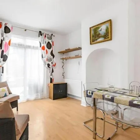 Onsitestays - 3 Bedroom House Near Tottenham Hale London