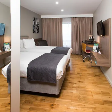 Отель Holiday West By Ihg 4*