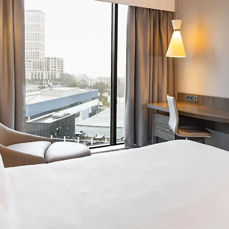 Hotel Holiday West By Ihg London