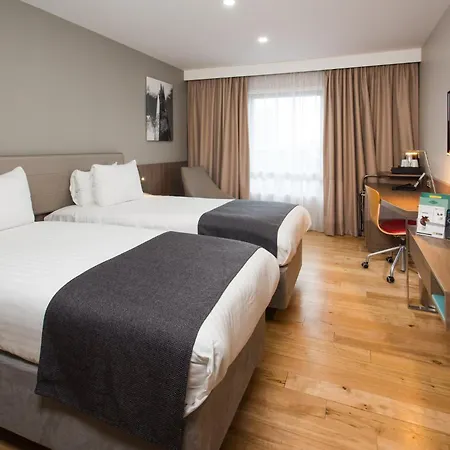 Hotel Holiday West By Ihg London
