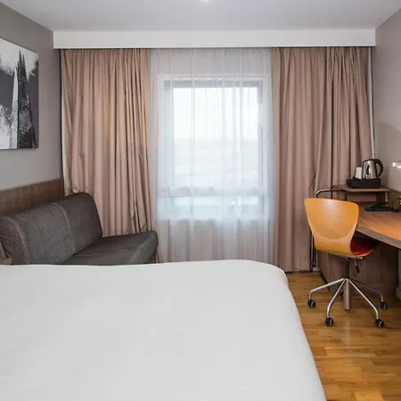 Holiday West By Ihg 4*