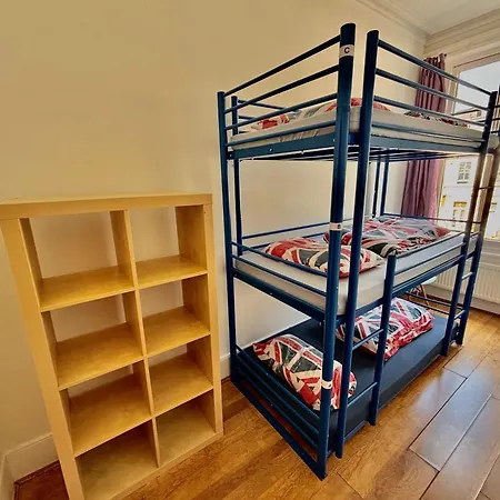 Saint Backpackers Hostel *