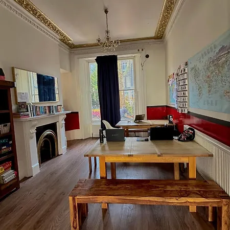 Hostel Saint Backpackers *