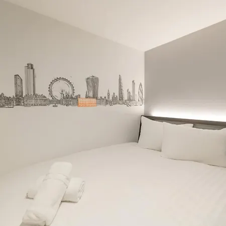 Easyhotel Victoria 2*