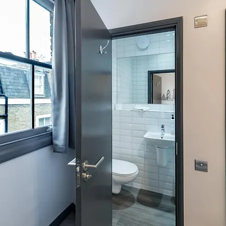 Easyhotel Victoria