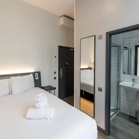 Hotel Easyhotel Victoria 2*