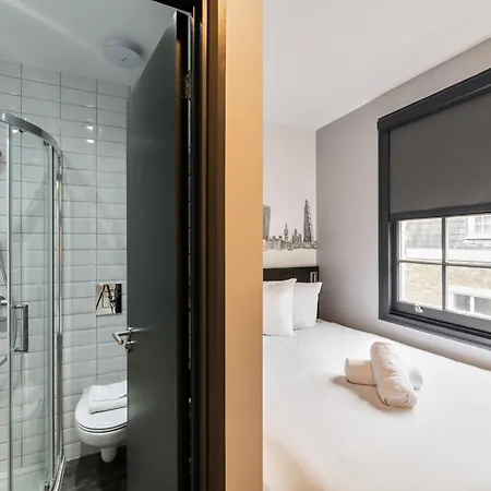 Easyhotel Victoria 2*