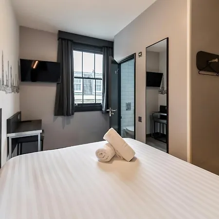Easyhotel Victoria
