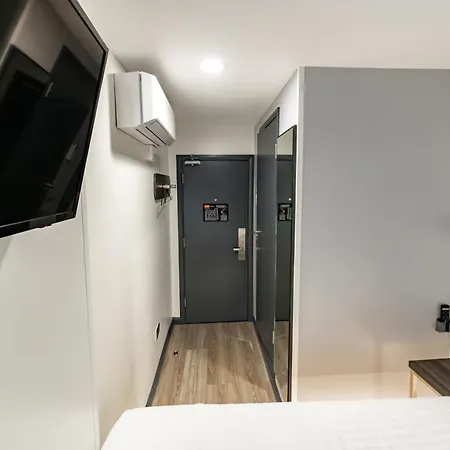 Easyhotel Victoria Hotel 2*