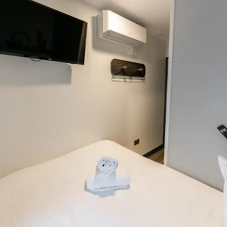 Hotel Easyhotel Victoria 2*