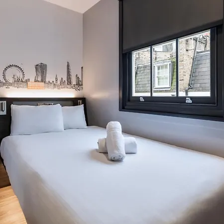 Easyhotel Victoria