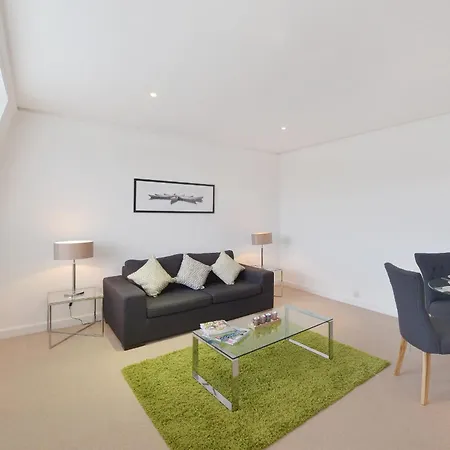 Hill Street Mayfair Apartment *