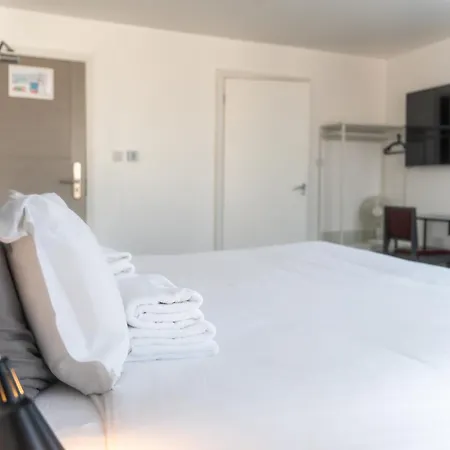 Abbey Point Hotel 3*