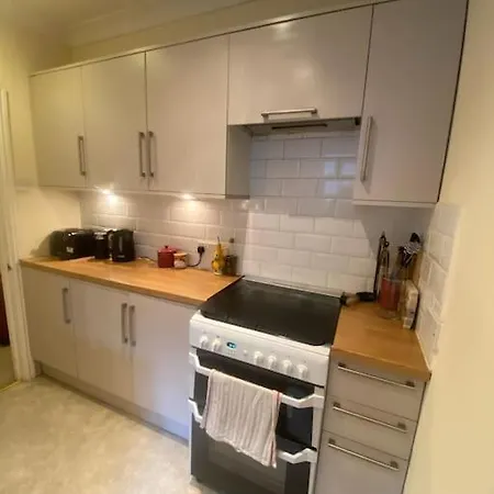 Dancer Road - Welcoming Flat With Outdoor Space * London