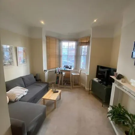 Dancer Road - Welcoming Flat With Outdoor Space Apartment London
