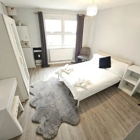 - Near Kings Cross St Pancreas! Apartment London