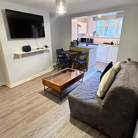 - Near Kings Cross St Pancreas! Apartment London