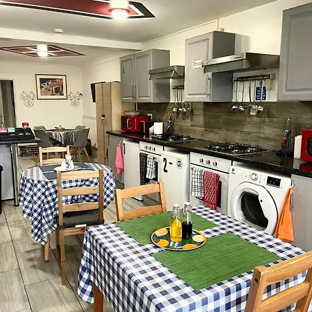 Penn Gardens Flat 1 - 2 - 3 & 4 Apartments