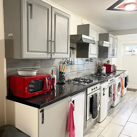 Apartment Penn Gardens Flat 1 - 2 - 3 & 4 Apartments *