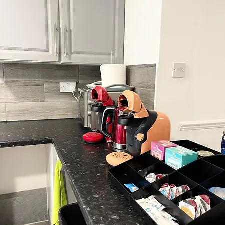 Penn Gardens Flat 1 - 2 - 3 & 4 Apartments Apartment Havering
