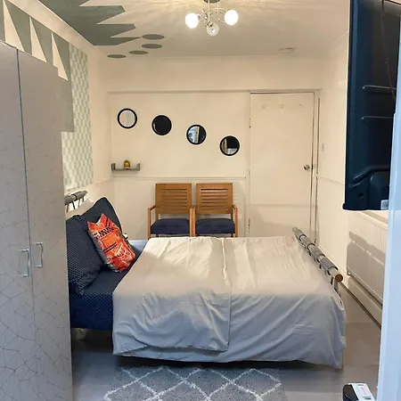 Penn Gardens Flat 1 - 2 - 3 & 4 Apartments *