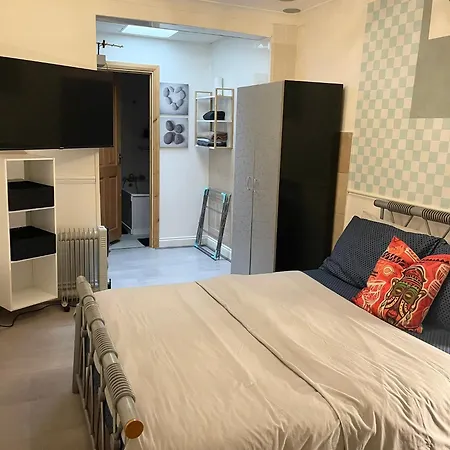 Penn Gardens Flat 1 - 2 - 3 & 4 Apartments