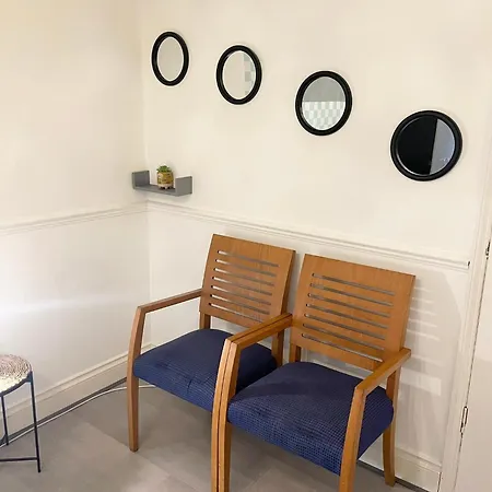 Penn Gardens Flat 1 - 2 - 3 & 4 Apartments Apartment Havering