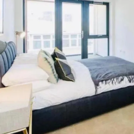 Impeccable 1-bed In Apartment London