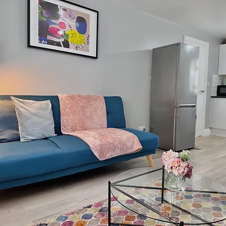 Garden 1-bed Flat 30min To Downtown & Free Parking Londres