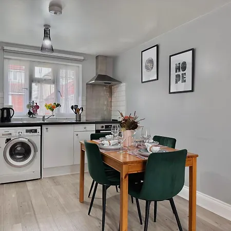 Garden 1-bed Flat 30min To Downtown & Free Parking *